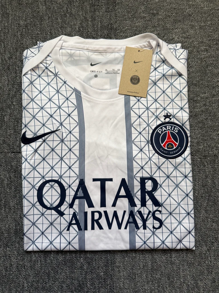 Maillot de foot psg blanc avec étoile taille XL neuf